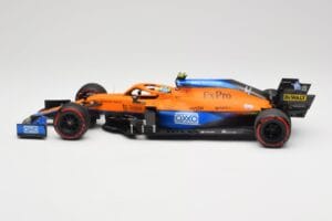 McLaren MCL35M #4 L. Norris Pole Position Russian GP 2021 Minichamps 1:18 530213404 Diecast - image 3 of 7