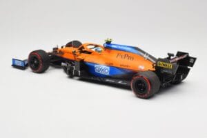 McLaren MCL35M #4 L. Norris Pole Position Russian GP 2021 Minichamps 1:18 530213404 Diecast - image 5 of 7