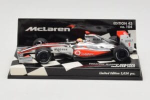 McLaren Mercedes MP4-24 #1 L. Hamilton Showcar 2009 Minichamps 1:43 530094371 Diecast