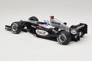 McLaren MP4/19 Mercedes D. Coulthard F1 2004 Minichamps 1:18 530041805 Diecast - image 5 of 7