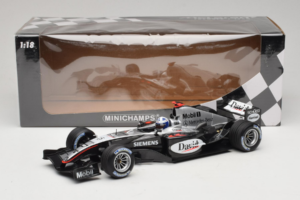 McLaren MP4/19 Mercedes D. Coulthard F1 2004 Minichamps 1:18 530041805 Diecast - image 7 of 7