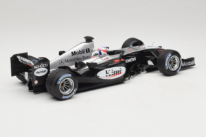 McLaren MP4/19 Mercedes K. Raikkonen F1 2004 Minichamps 1:18 530041806 Diecast - image 2 of 7