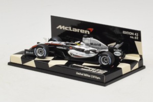 McLaren MP4-20 Mercedes P. de la Rosa F1 2005 Minichamps 1:43 530054315 Diecast - image 3 of 5