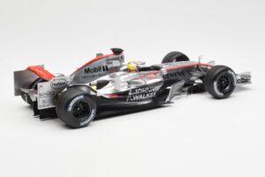 McLaren Mercedes MP4-21 #4 J.P. Montoya F1 2006 Minichamps 1:18 530061804 Diecast - image 2 of 6