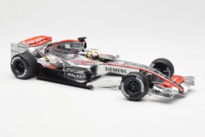 McLaren Mercedes MP4-21 #4 J.P. Montoya F1 2006 Minichamps 1:18 530061804 Diecast - image 4 of 6