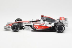 McLaren MP4-21 Mercedes #4 J-P. Montoya Showcar 2006 Minichamps 1:18 MONTOYA002 Diecast - image 3 of 6