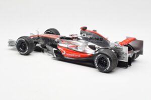 McLaren MP4-21 Mercedes #4 J-P. Montoya Showcar 2006 Minichamps 1:18 MONTOYA002 Diecast - image 5 of 6