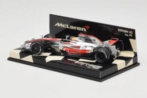 McLaren Mercedes MP4-23 #22 L. Hamilton Race Car 2008 Minichamps 1:43 530084322 Diecast - image 3 of 5