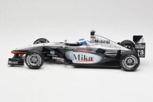 McLaren MP4-16 #4 M. Häkkinen F1 2001 Hot Wheels 1:18 50198 Diecast - image 3 of 6