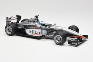 McLaren MP4-16 #4 M. Häkkinen F1 2001 Hot Wheels 1:18 50198 Diecast - image 4 of 6