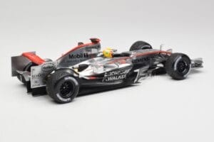 McLaren MP4-21 L. Hamilton Silverstone Test 2006 Minichamps 1:18 530061884 Diecast - image 2 of 6