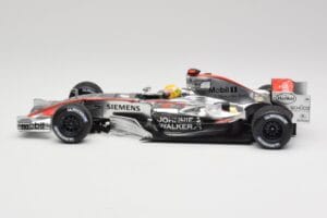 McLaren MP4-21 L. Hamilton Silverstone Test 2006 Minichamps 1:18 530061884 Diecast - image 3 of 6