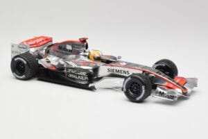 McLaren MP4-21 L. Hamilton Silverstone Test 2006 Minichamps 1:18 530061884 Diecast - image 4 of 6
