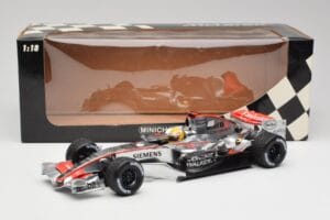 McLaren MP4-21 L. Hamilton Silverstone Test 2006 Minichamps 1:18 530061884 Diecast - image 6 of 6