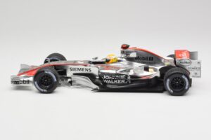 McLaren MP4-25 Mercedes #2 L. Hamilton Showcar 2010 Minichamps 1:18 110100006-R1 Diecast - image 3 of 6