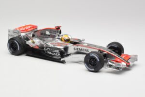 McLaren MP4-25 Mercedes #2 L. Hamilton Showcar 2010 Minichamps 1:18 110100006-R1 Diecast - image 4 of 6