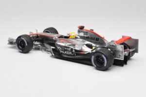 McLaren MP4-25 Mercedes #2 L. Hamilton Showcar 2010 Minichamps 1:18 110100006-R1 Diecast - image 5 of 6