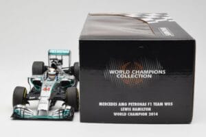 Mercedes AMG Petronas W05 #44 L. Hamilton F1 World Champion 2014 Minichamps 1:18 186140044 Diecast - image 6 of 7