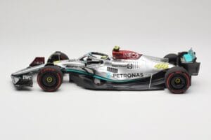 Mercedes AMG W13 E Performance Petronas #44 L. Hamilton Brazilian GP 2022 Minichamps 1:18 110222144 Resin - image 3 of 7