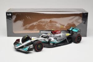 Mercedes AMG W13 E Performance Petronas #44 L. Hamilton Brazilian GP 2022 Minichamps 1:18 110222144 Resin - image 7 of 7