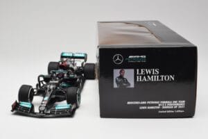 Mercedes AMG W12 #44 L. Hamilton Bahrain GP 2021 Minichamps 1:18 110210144 Diecast - image 7 of 7