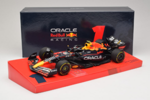 Red Bull Racing RB18 #1 M. Verstappen Oracle Winner Dutch GP 2022 Minichamps 1:18 113223501 Diecast - image 7 of 7