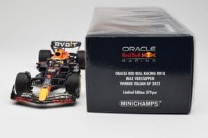 Oracle Red Bull Racing RB18 #1 M. Verstappen Winner Italian GP 2022 Minichamps 1:18 110221601 Diecast - image 6 of 7