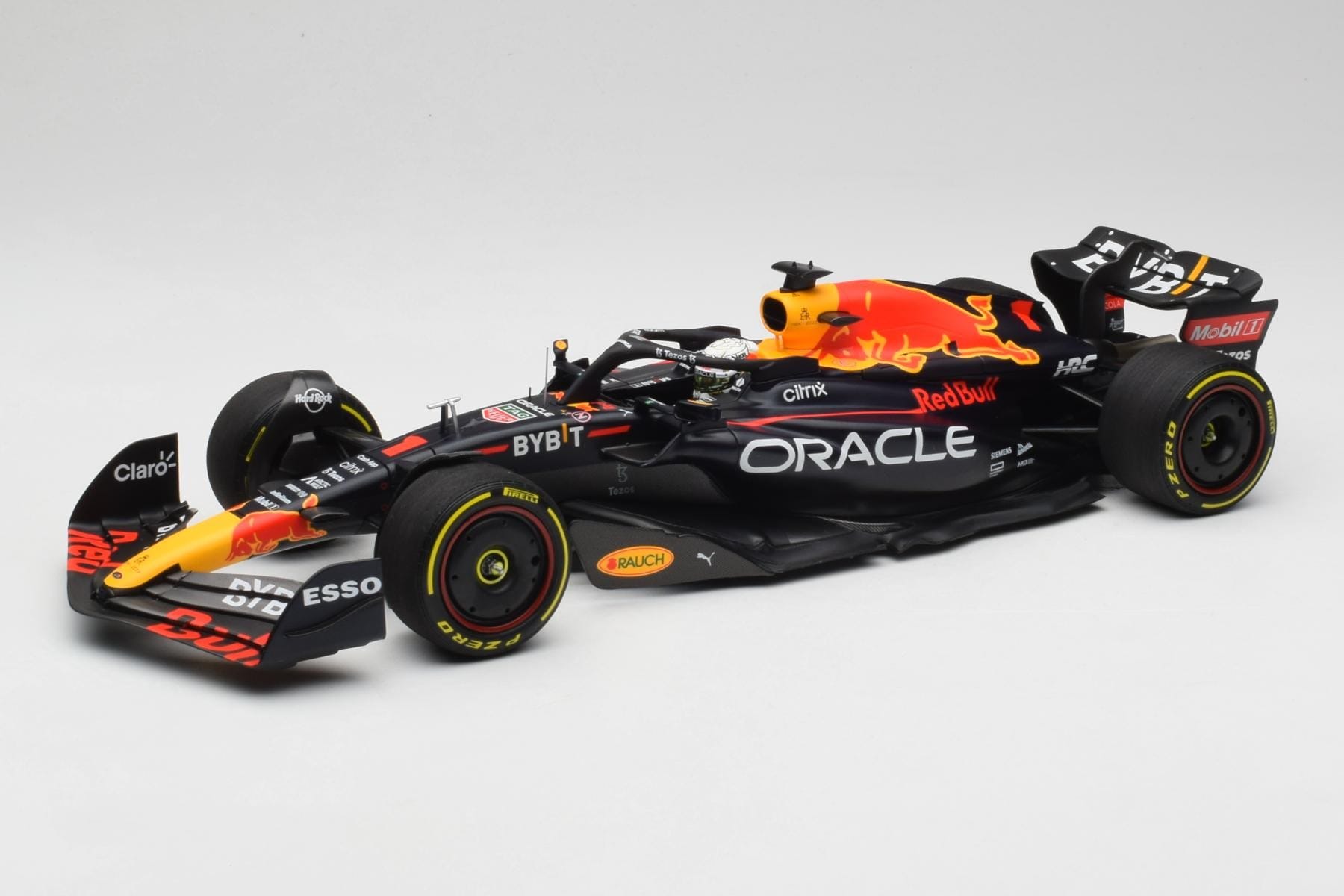 Minichamps Red Bull RB18 1:18 Verstappen Monza 2022