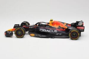 Oracle Red Bull Racing RB18 #11 S. Perez Saudi Arabian GP 2022 Minichamps 1:18 110220011 Diecast - image 3 of 7