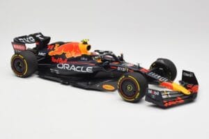 Oracle Red Bull Racing RB18 #11 S. Perez Saudi Arabian GP 2022 Minichamps 1:18 110220011 Diecast - image 4 of 7