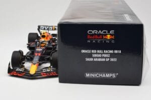 Oracle Red Bull Racing RB18 #11 S. Perez Saudi Arabian GP 2022 Minichamps 1:18 110220011 Diecast - image 6 of 7