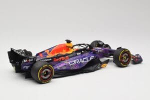Oracle Red Bull Racing RB19 #33 M. Verstappen Las Vegas GP Winner 2023 Minichamps 1:18 110232201 Resin - image 2 of 7