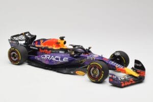 Oracle Red Bull Racing RB19 #33 M. Verstappen Las Vegas GP Winner 2023 Minichamps 1:18 110232201 Resin - image 4 of 7