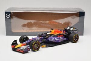 Oracle Red Bull Racing RB19 #33 M. Verstappen Las Vegas GP Winner 2023 Minichamps 1:18 110232201 Resin - image 7 of 7
