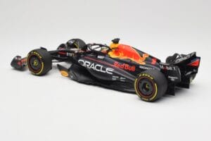 Oracle Red Bull Racing RB19 #1 M. Verstappen Winner Abu Dhabi GP 2023 Minichamps 1:18 110232301 Diecast - image 5 of 7