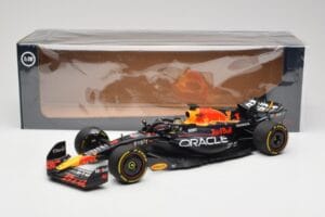 Oracle Red Bull Racing RB19 #1 M. Verstappen Winner Abu Dhabi GP 2023 Minichamps 1:18 110232301 Diecast - image 7 of 7