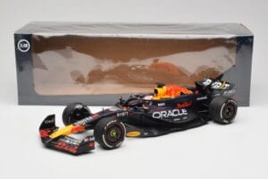 Oracle Red Bull Racing RB20 #1 M. Verstappen Winner Bahrain GP 2024 Minichamps 1:18 110240101 Diecast - image 7 of 7