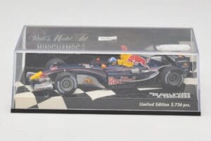 Red Bull Racing D. Coulthard Showcar 2005 Minichamps 1:43 400050084 Diecast - image 5 of 5