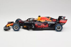 Red Bull Racing Honda RB16B #33 M. Verstappen Turkish GP 2nd Place 2021 Minichamps 1:18 110211633 Diecast - image 3 of 7
