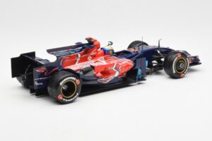 Red Bull Racing RB6 #6 M. Webber F1 Showcar 2010 Minichamps 1:18 150100076 Diecast - image 2 of 6