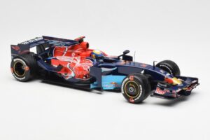 Red Bull Racing RB6 #6 M. Webber F1 Showcar 2010 Minichamps 1:18 150100076 Diecast - image 4 of 6