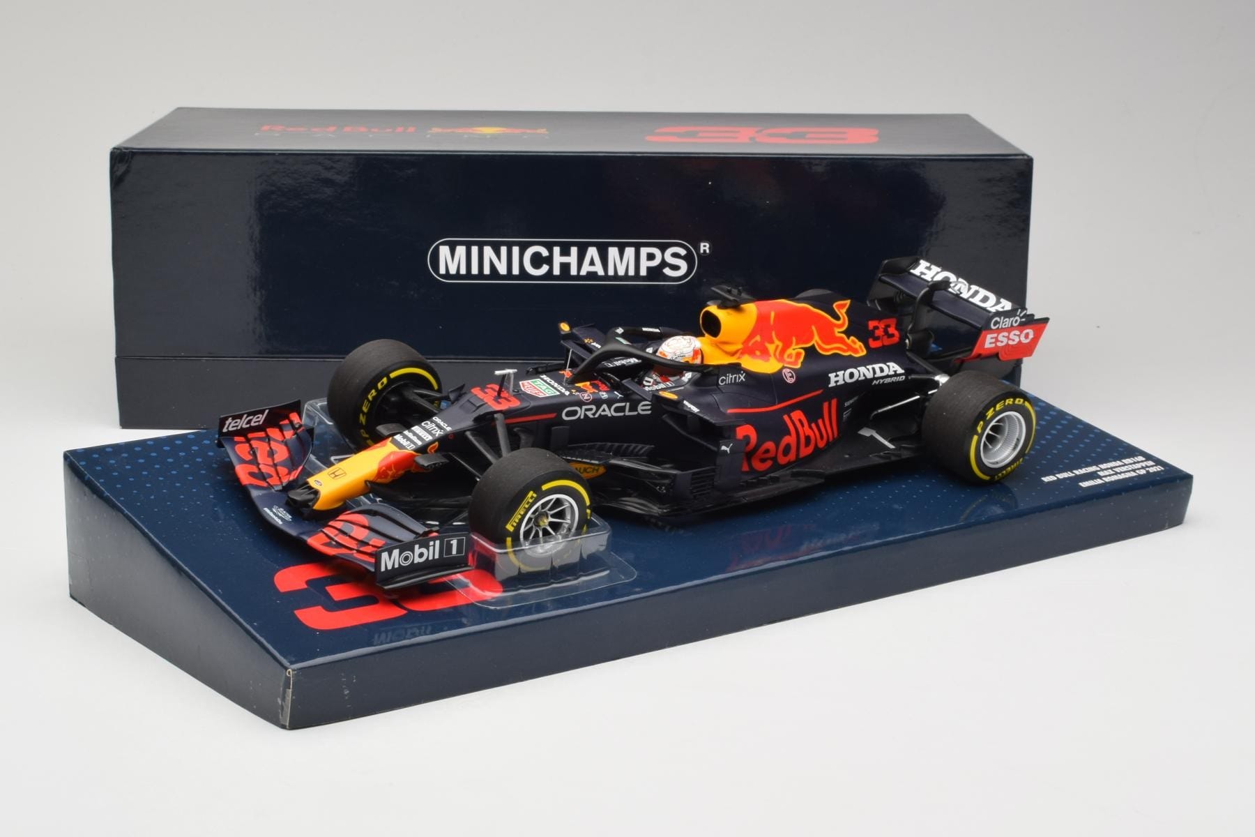 Minichamps Red Bull RB16B 1:18 Imola Winner 2021 Case