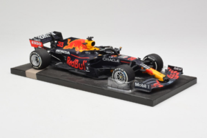 Red Bull Racing RB16B #33 M. Verstappen Monaco GP Winner 2021 Minichamps 1:18 113210533-R1 Resin - image 4 of 6