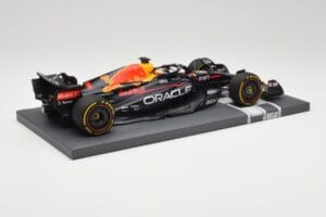 Oracle Red Bull Racing RB18 #33 M. Verstappen Mexican GP 2022 Minichamps 1:18 113222001 Resin - image 3 of 7