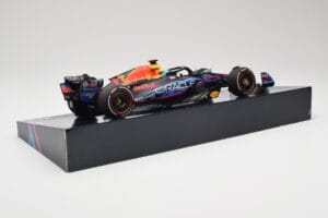 Oracle Red Bull Racing RB19 #33 M. Verstappen Miami GP 2023 Case Edition Minichamps 1:18 113233501 Resin - image 3 of 7
