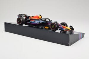 Oracle Red Bull Racing RB19 #33 M. Verstappen Miami GP 2023 Case Edition Minichamps 1:18 113233501 Resin - image 4 of 7