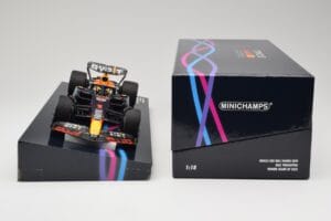 Oracle Red Bull Racing RB19 #33 M. Verstappen Miami GP 2023 Case Edition Minichamps 1:18 113233501 Resin - image 6 of 7