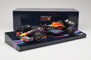 Oracle Red Bull Racing RB19 #33 M. Verstappen Miami GP 2023 Case Edition Minichamps 1:18 113233501 Resin - image 7 of 7