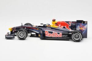 Red Bull Racing Renault RB5 #5 S. Vettel Showcar 2010 Minichamps 1:18 153100175 Diecast - image 3 of 6