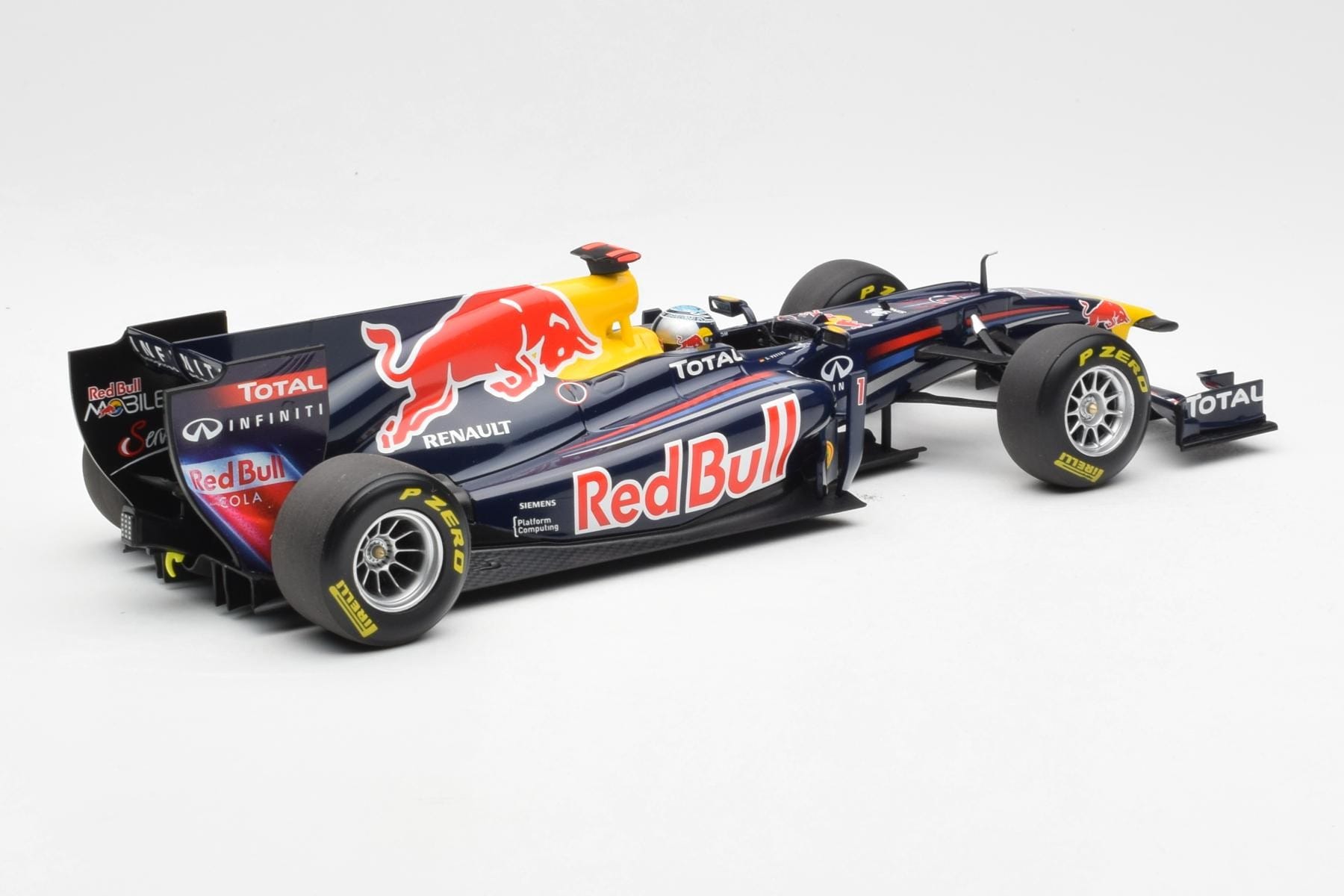 Minichamps Red Bull RB6 1:18 Vettel World Champion 2010